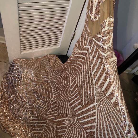 Long rose gold prom dress - Picture 5 of 5